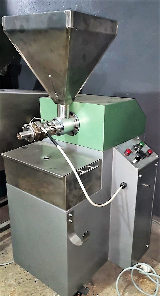 Machine d'extraction d'huiles à partir des graines en inox